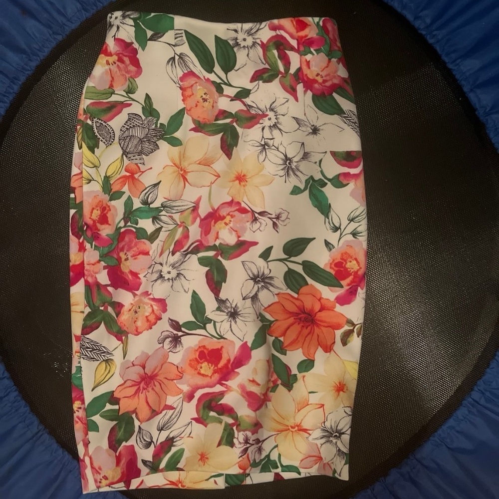 Guess Los Angels floral pencil high waisted skirt